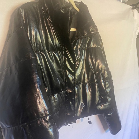 PRETTYLITTLETHING Black Patent Leather Puffer Jacket Cropped Funnel Neck Sz 8 - Picture 4 of 10